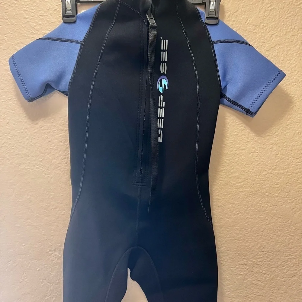 Deep sea scuba wet suit kids size medium